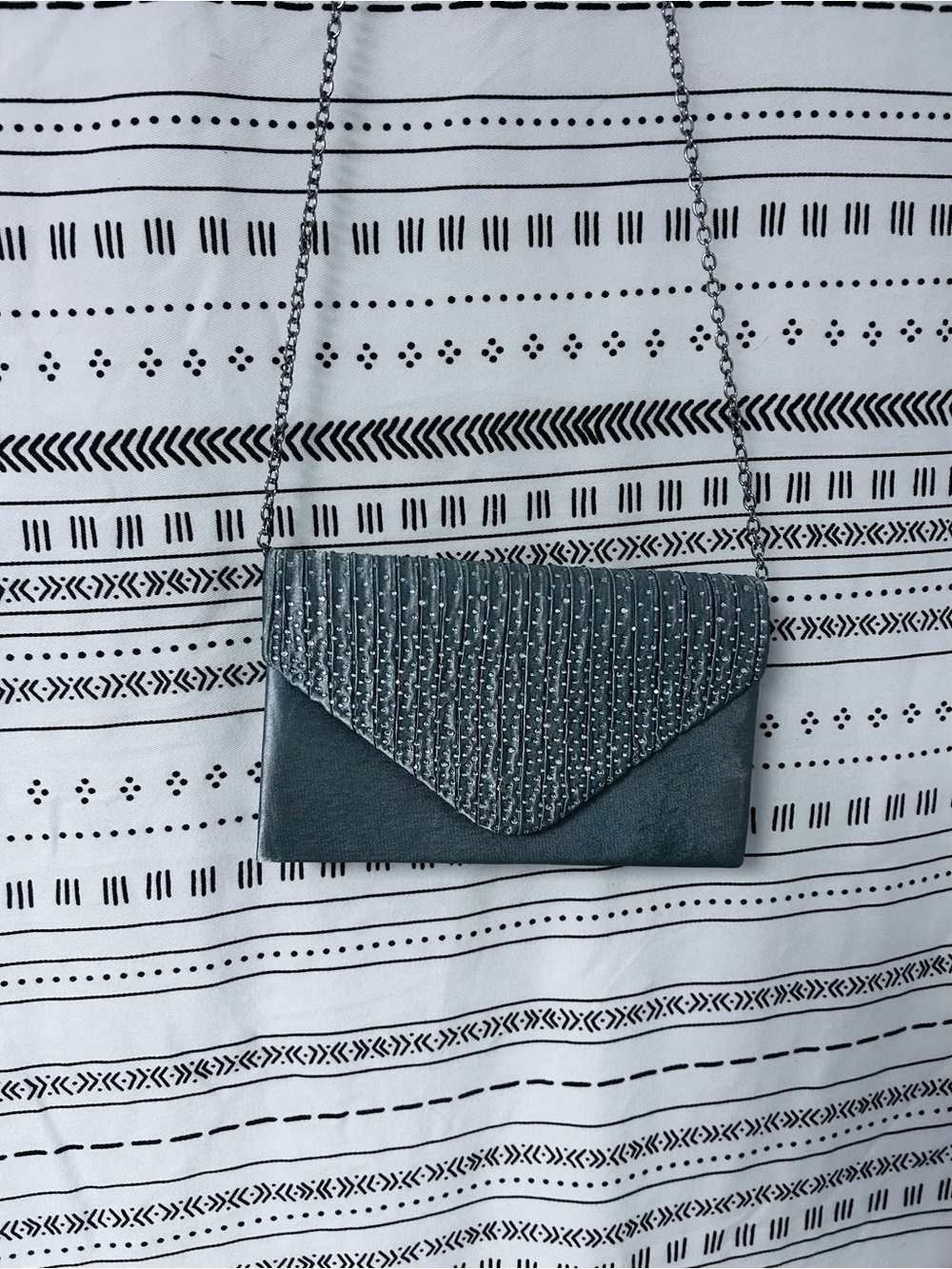 NWOT Elegant Gray Rhinestone bling Envelope Crossbody Clutch with‎ Chain